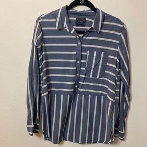 A&F Abercrombie Blue Striped Collared buttoned Shirt w/chest pocket - women’s L